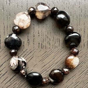 Black flower agate with black mica heart bracelet SIZE 7’